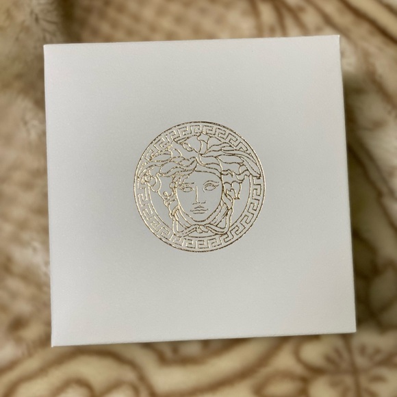 Versace - Picture 10 of 12